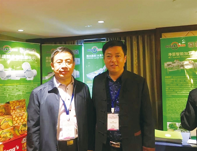 與北京農(nóng)科院畢金鋒教授合影